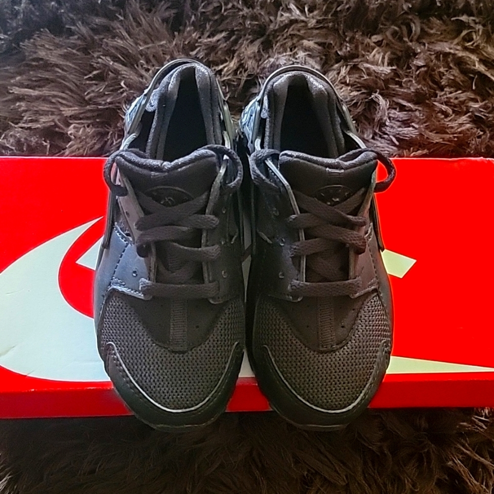 NWOT Nike Huarache run (PS), 11C, black